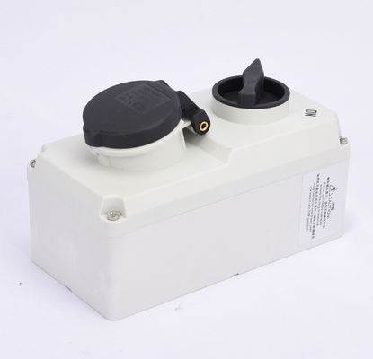 سوکت برق صنعتی IP44 32A سه فاز با اینترلاک مکانیکی